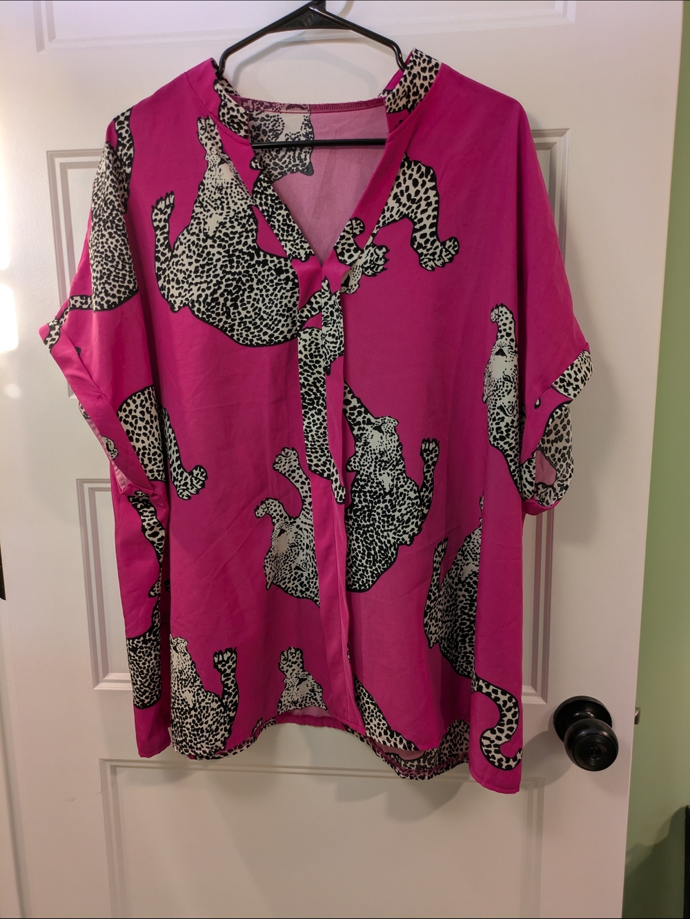🔴 3/$15 Bold Fuchsia Leopard-Print Women's Top